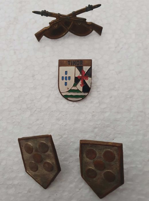 PINs / Crachás / Emblemas / Distintivos antigos - Exército Português