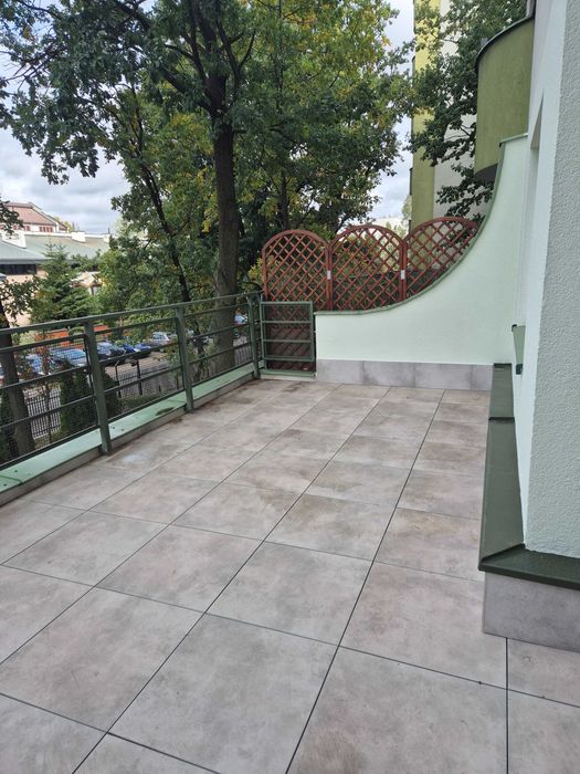 Do wynajęcia – kawalerka z dużym tarasem