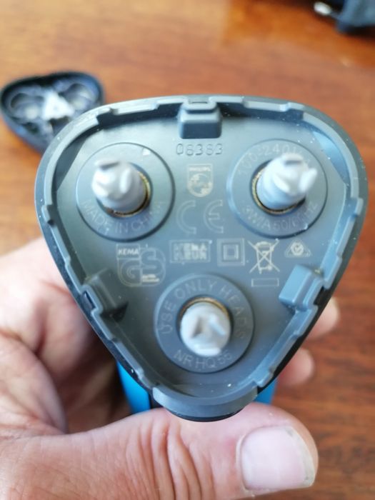 Maquina de Barbear Philips 220v