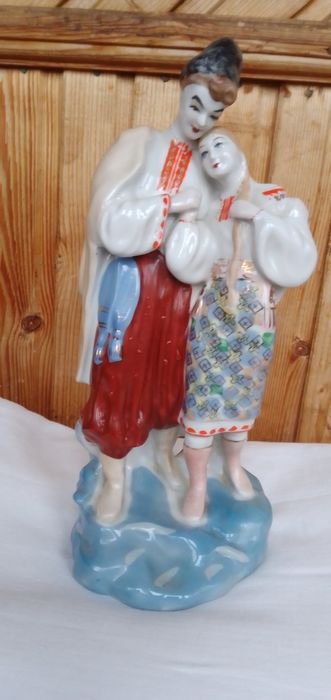 Порцелянові статуетки з народним сюжетом