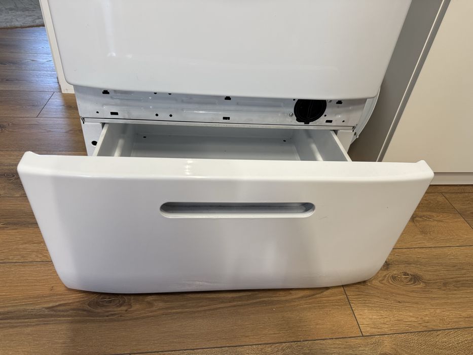 Пральна сушильна машина Hotpoint Ariston Aqualtis 9/6 кг