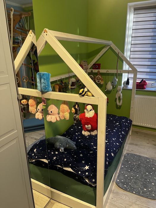 Łóżko/stelarz drewniany w ksztalcie domku dla dziecka