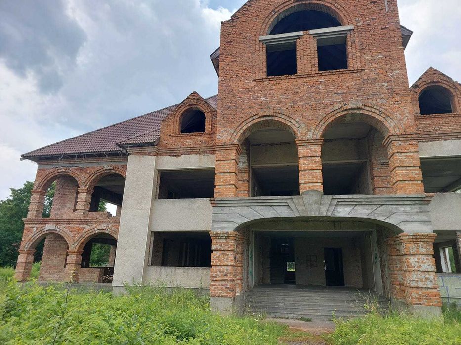 Продаж будинку в Богородчанах з великою ділянкою та 2-ма ставками.
