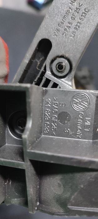Ручка відкриття капота Пасат Б6 Шкода Октавіа А5 Гольф 5 6 1j1823533c