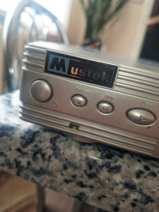 DVD програвач Mustek V56SM-2E