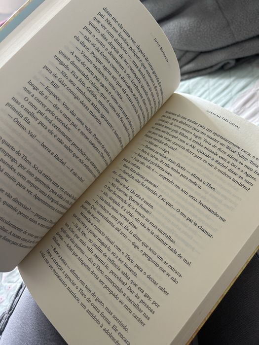 Victoria Aveyard: Rainha Vermelha; Julie Buxbaum: Conta-me Três Coisas