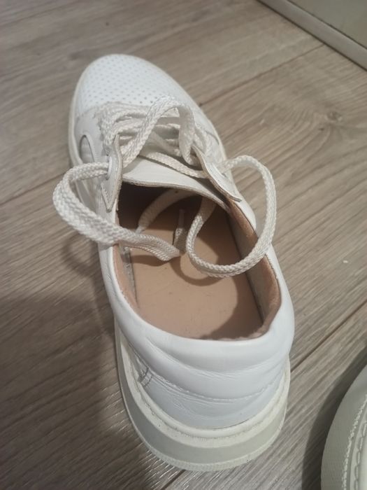 Жіночі кросівки 38