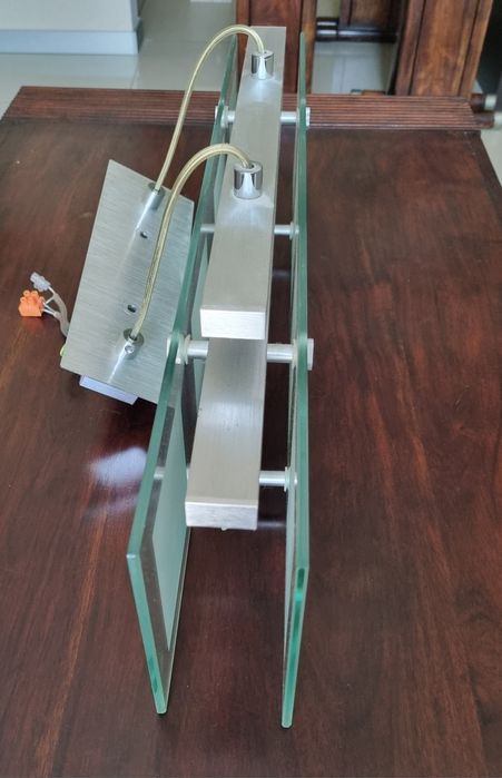 Żyrandol szklany z czterema żarówkami