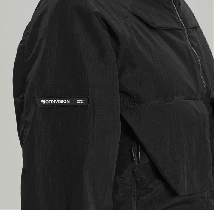 Вітровка riot division