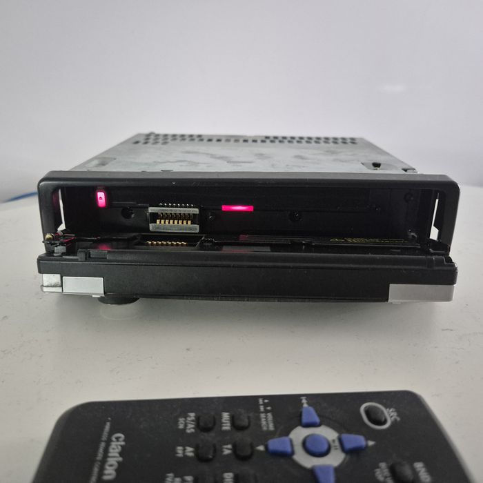 Radio Clarion dxz558rmp + pilot