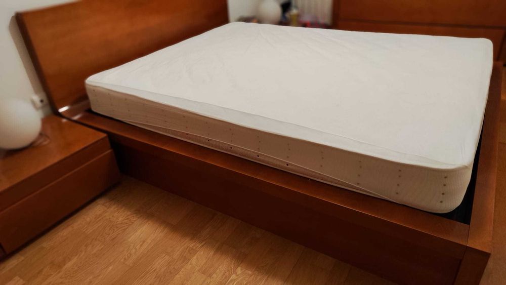 Quarto de casal completo em madeira maciça de cerejeira