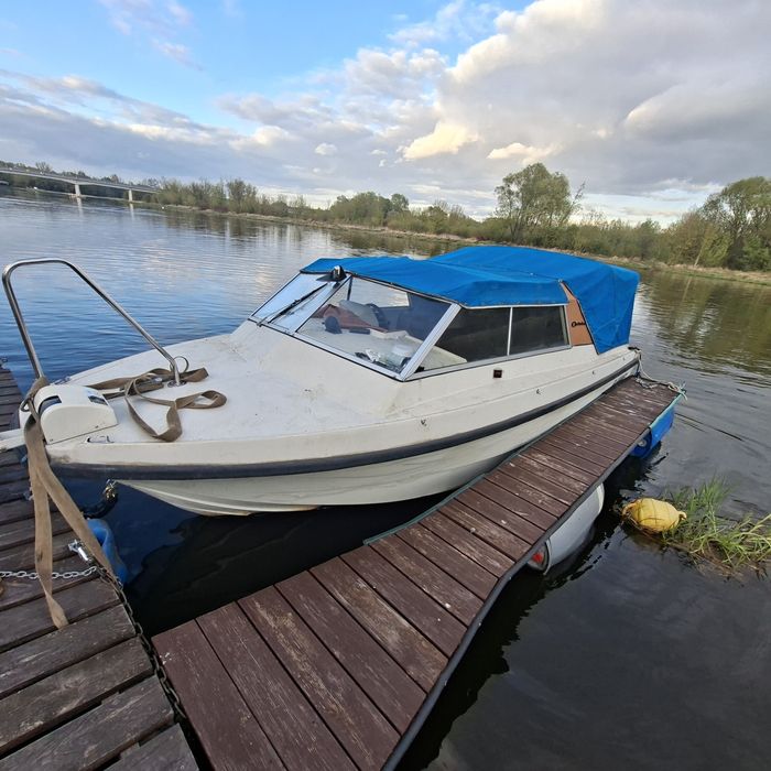 Łódka łódz kabinowa silnik zaburtowy 4T