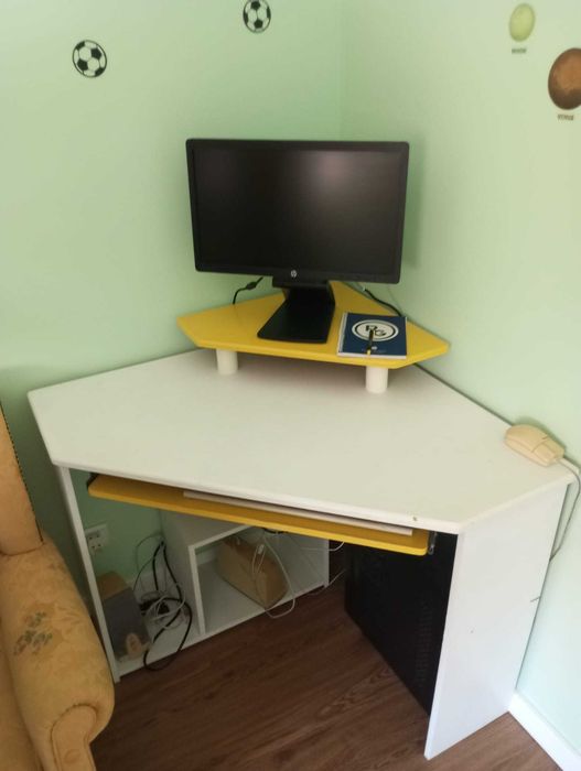 Secretaria de esquina mais arquibanco