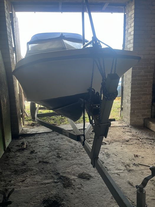 Motorówka kabinowa