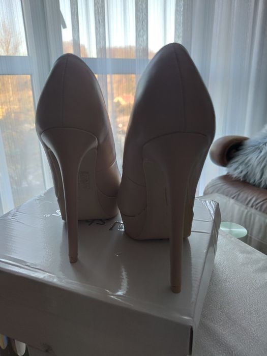 Szpilki ideal shoes rozmiar 36 13cm obcas 3cm platforma beżowe nowe