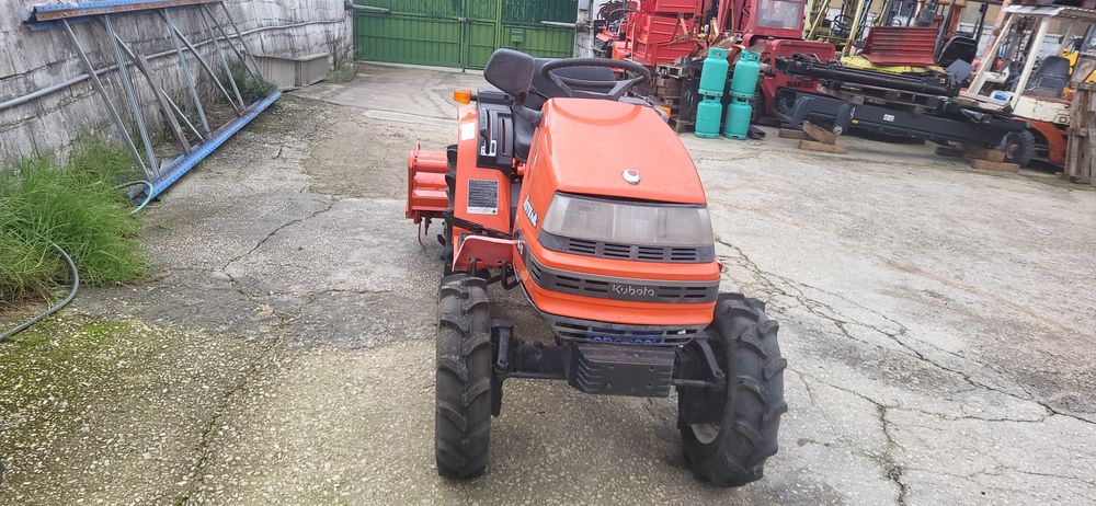 Tratror kubota  a 13 com frese