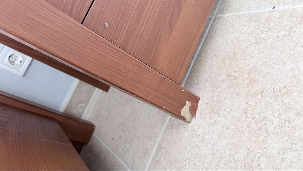Cama de casal com colchão + 2 mesas de cabeceira