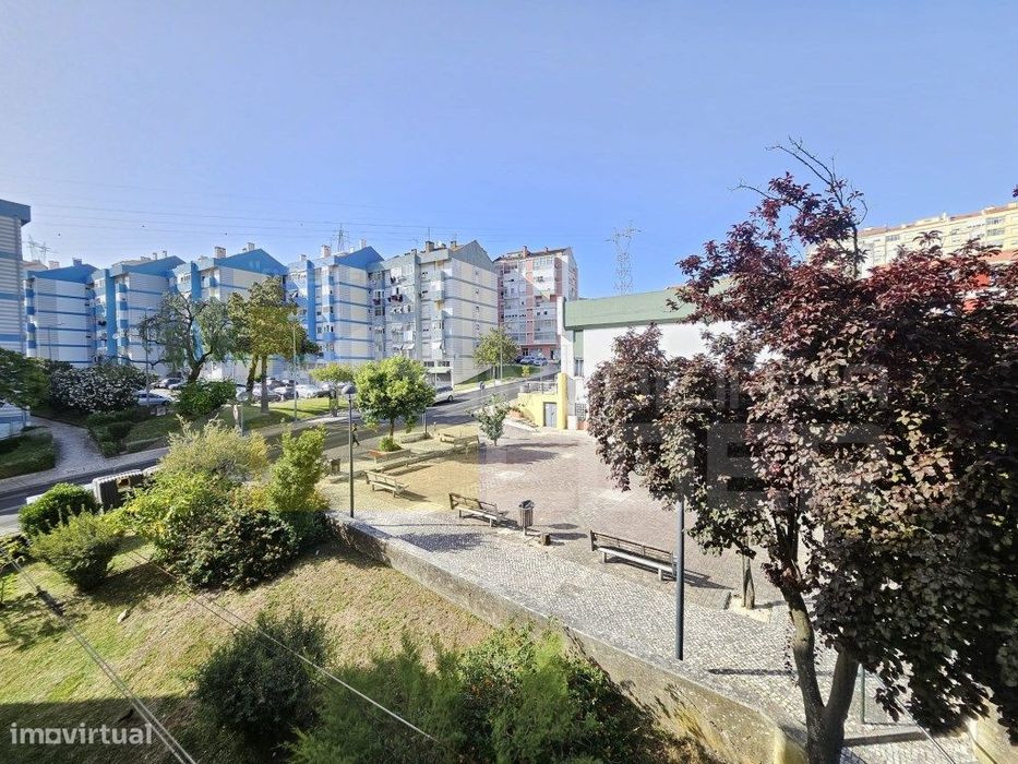 Oferta de Verão oferecemos a escritura.
Excelente Apartamento T3 m...