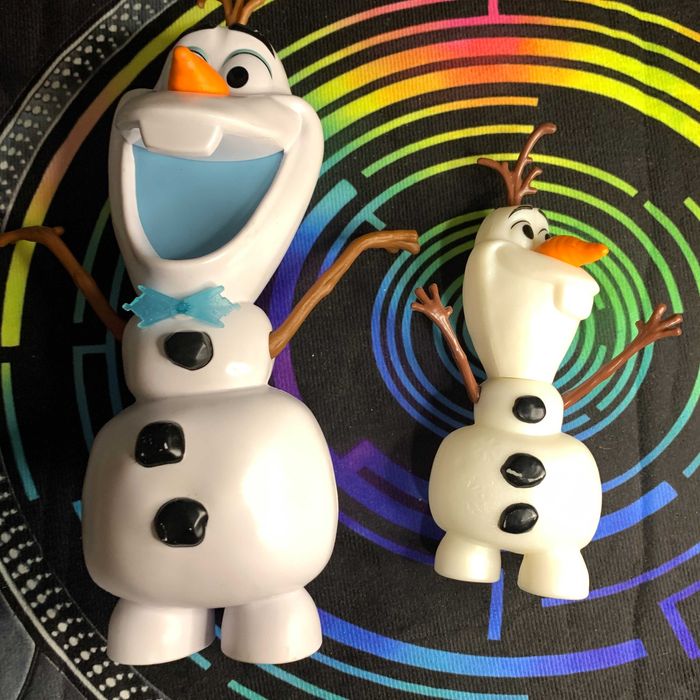 Hasbro Olaf Frozen 2 музикальний або звичайний та інші