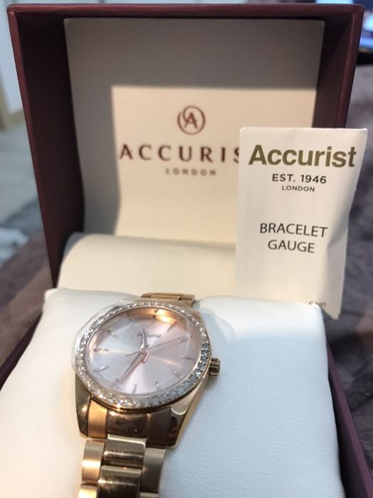 Продам женские часы Accurist классические