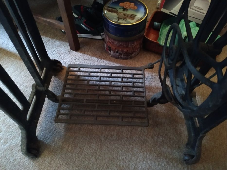 Máquina de costura antiga HUSQVARNA