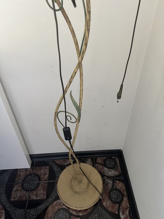 Lampa podłogowa i 2 kinkiety.