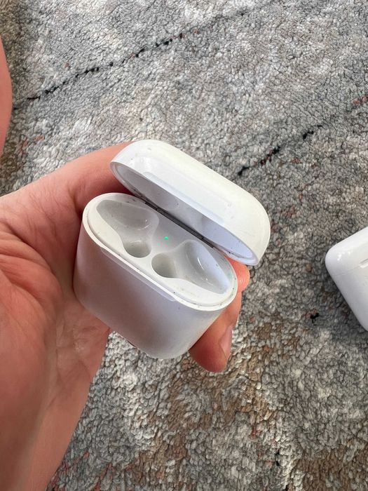 кейси для навушників Apple AirPods