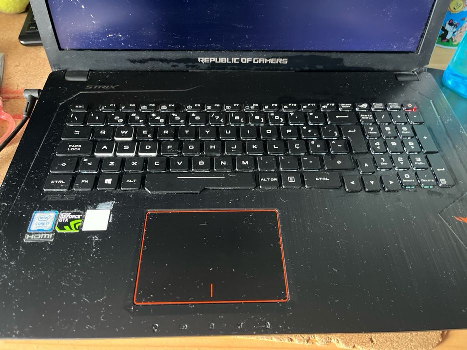 ASUS ROG Strix – i7 / 16GB RAM / GTX (para peças ou uso com danos)