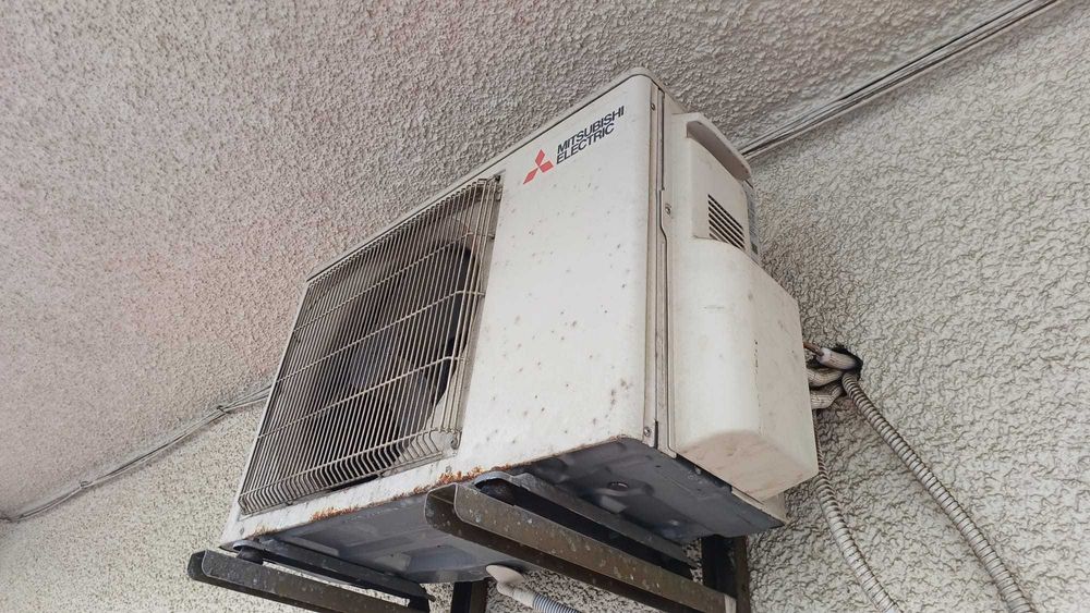 Sistema Ar Condicionado Mitsubishi- Interiores OK, Exterior p Peças