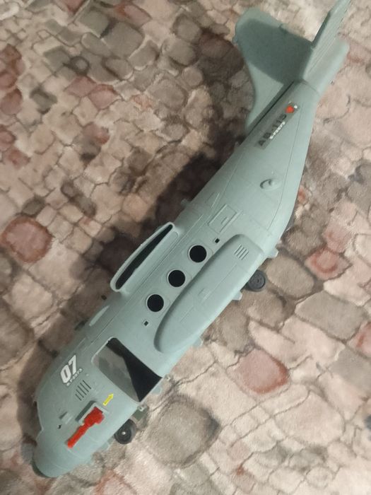 Великий літак іграшковий за 1000грн.