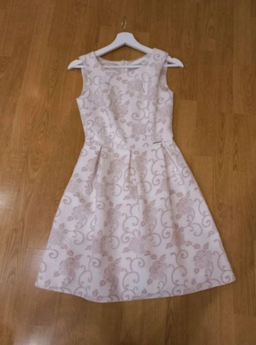 Sukienka ze zlotymi wzorkami rozm. 36