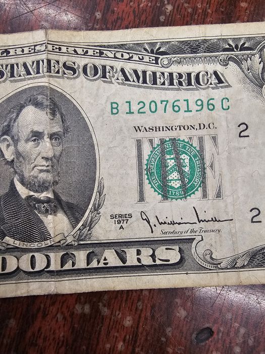 Колекційні купюри 5 доларів США (1977 та 1988 роки)
