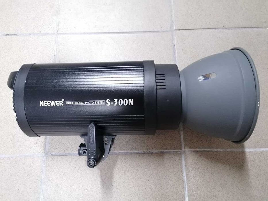 Lampa studyjna NEEWER S-300N