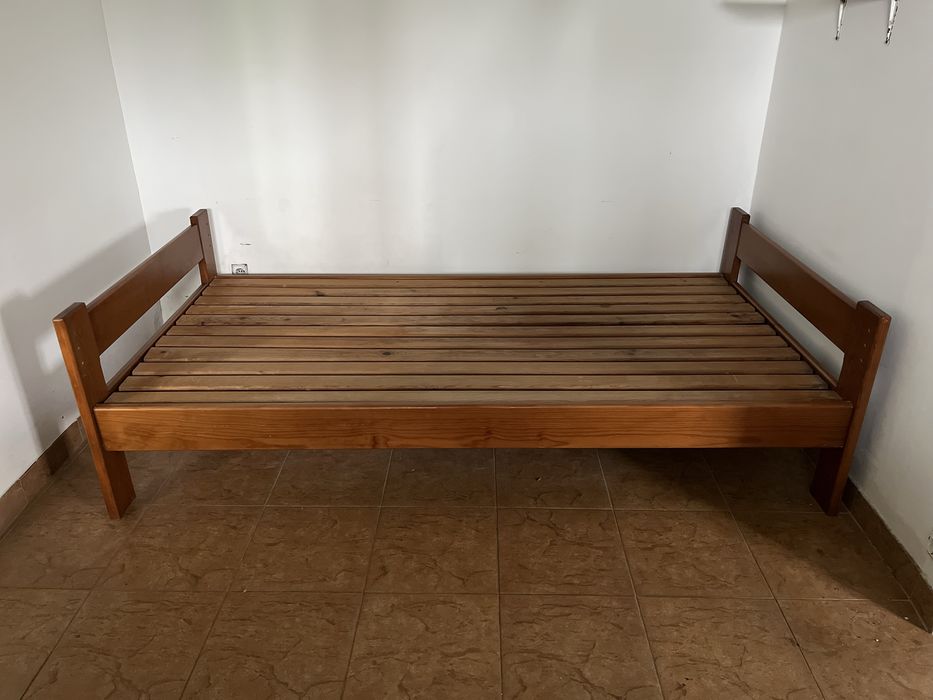 Camas em madeira