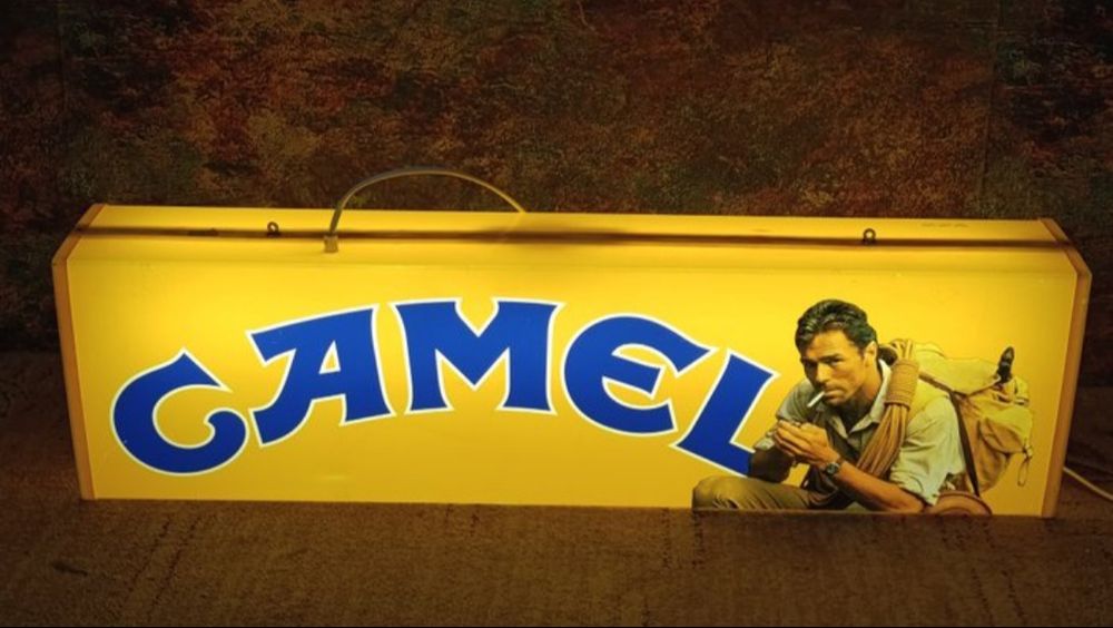 Reklama podświetlana Camel