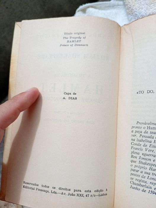 Hamlet - Shakespeare - Tradução e prefácio de José Blanc de Portugal - 1 edição - editorial presença 1963- Colecçao clássicos-9E-Peça antiga5E Desde2E