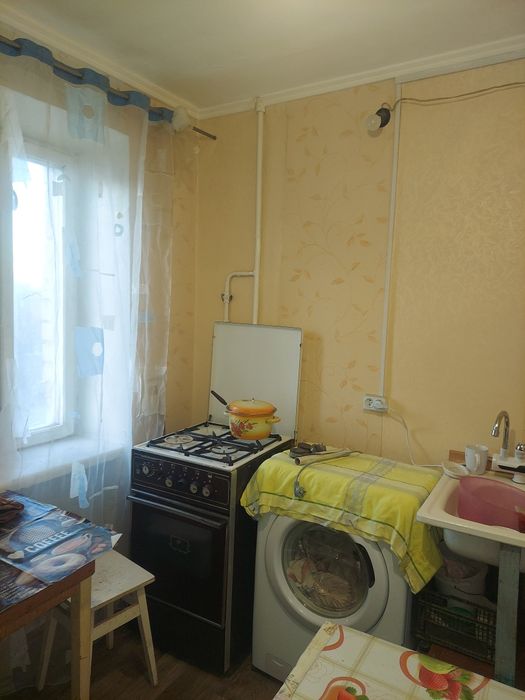 Кімната у 2 х кімн.кв. 18 м.кв . 3/5 цегл. 5000 у.о торг