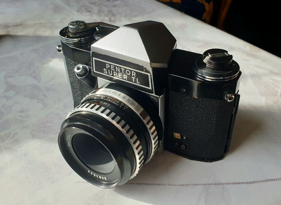 Aparat fotograficzny PENTOR SUPER TL  . Stan BDB  .