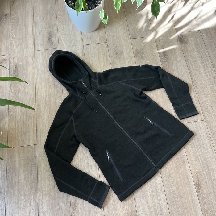 Продам теплу кофту бренду Mammut