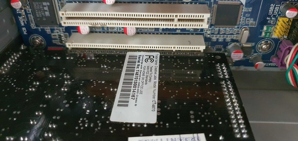 Komputer z Intel Core Quad 8GB DDR2 Radeon 320GB
