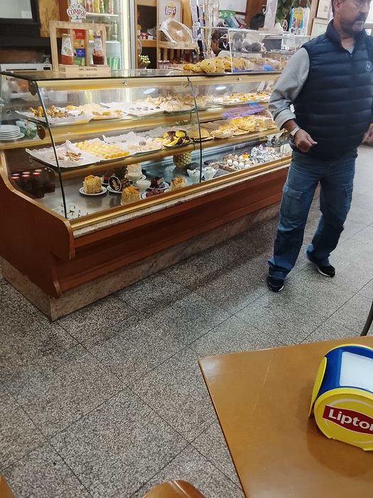 Vitrines de pastelaria em bom