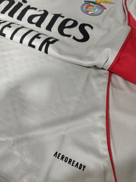 Camisola SLB para despachar