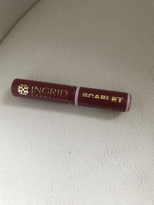 Pomadka Ingrid  Team X IN Satin  do ust 02 Scarlet, 4,5 ml.