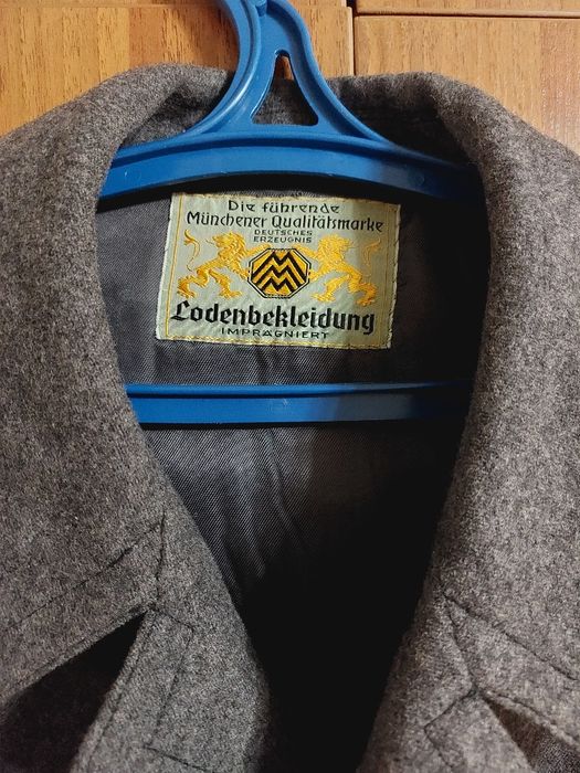 Пальто мужское из лодена ,это плотная тёплая шерсть .52р