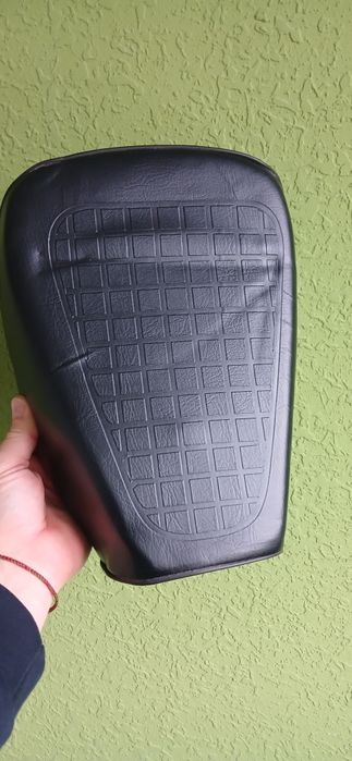 Мото чи для скутера сідушка.