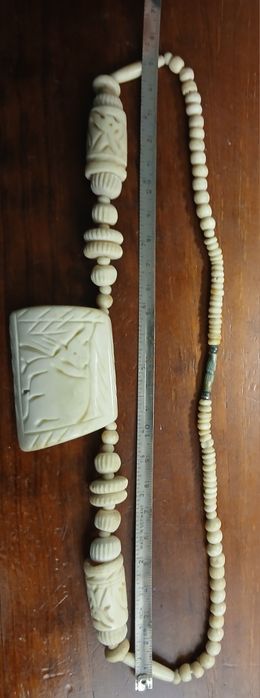 Colares vintage antigos