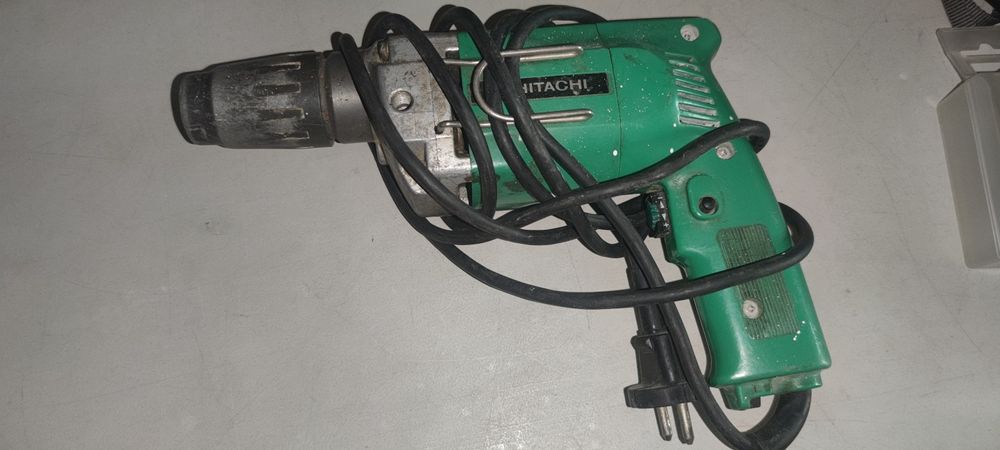 Aparafusadora HITACHI- Antiga mas a foncionar