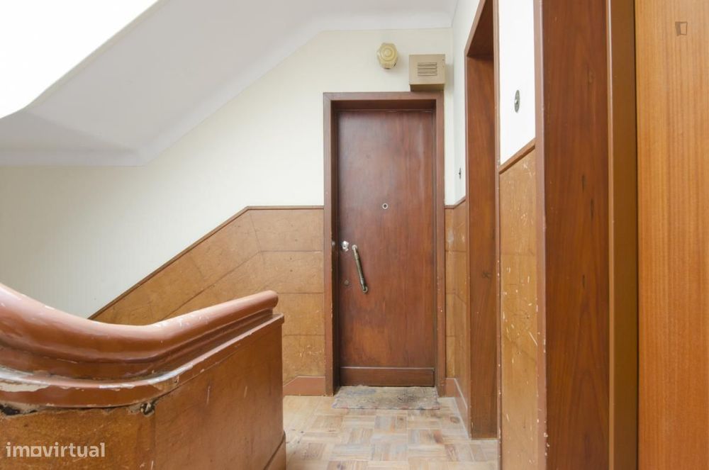 Quarto - localizado em Roma-Areeiro Lisbon