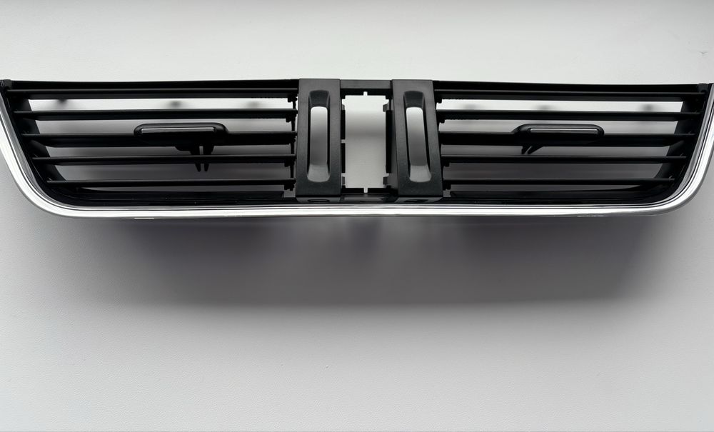 Центральний дефлектор Skoda Octavia A7/ Кришка дефлектора хромова