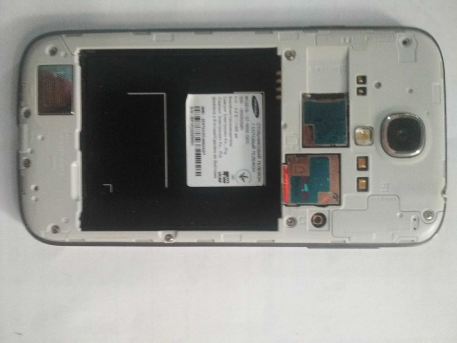 Мобильный телефон Samsung i9500 galaxy s4